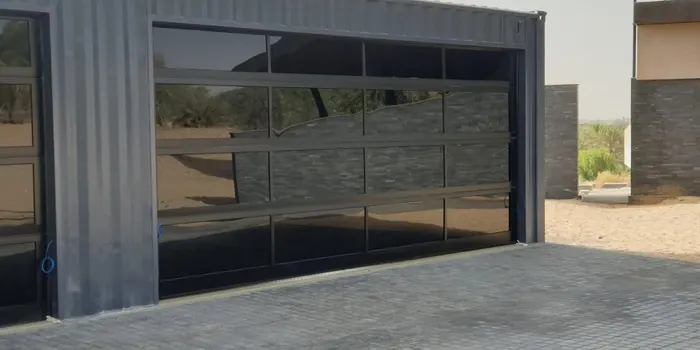 Automatic glass door